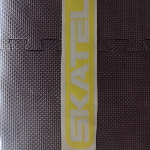 SKATELAB sticker yellow peel off 15" - Picture 3 of 4